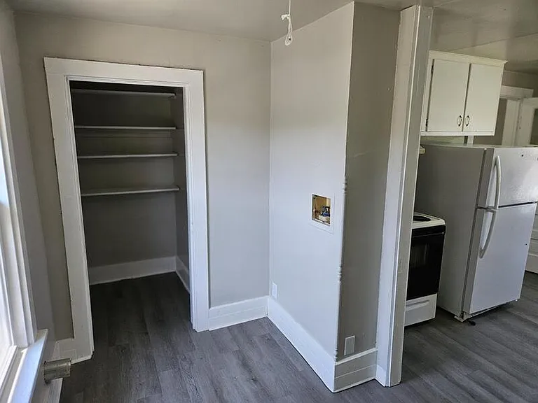 526 Newbury St — Photo 2