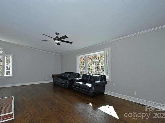5th image of 806 N Craige St
