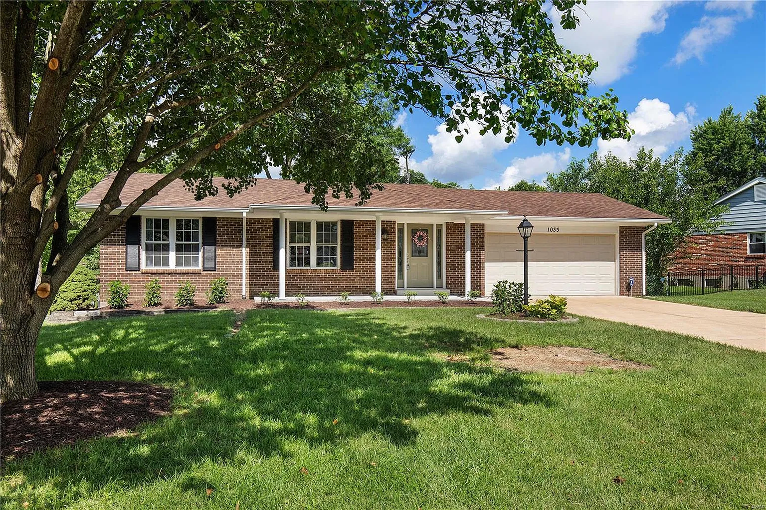 1033 Bridgeport Dr photo 1