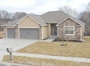 18501 Rock Creek Dr, Smithville, MO 64089