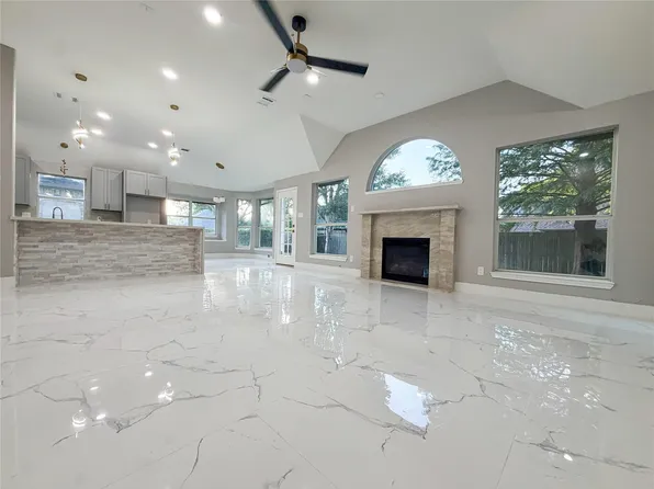 33206 Whitley Ct, Weston Lakes, TX 77441