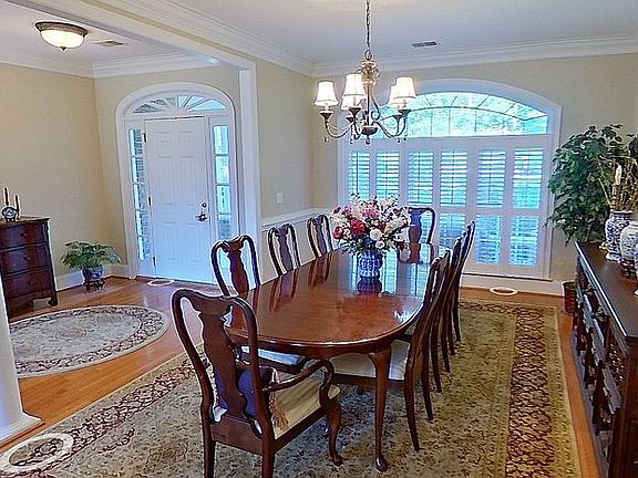 Dining Room & Entry