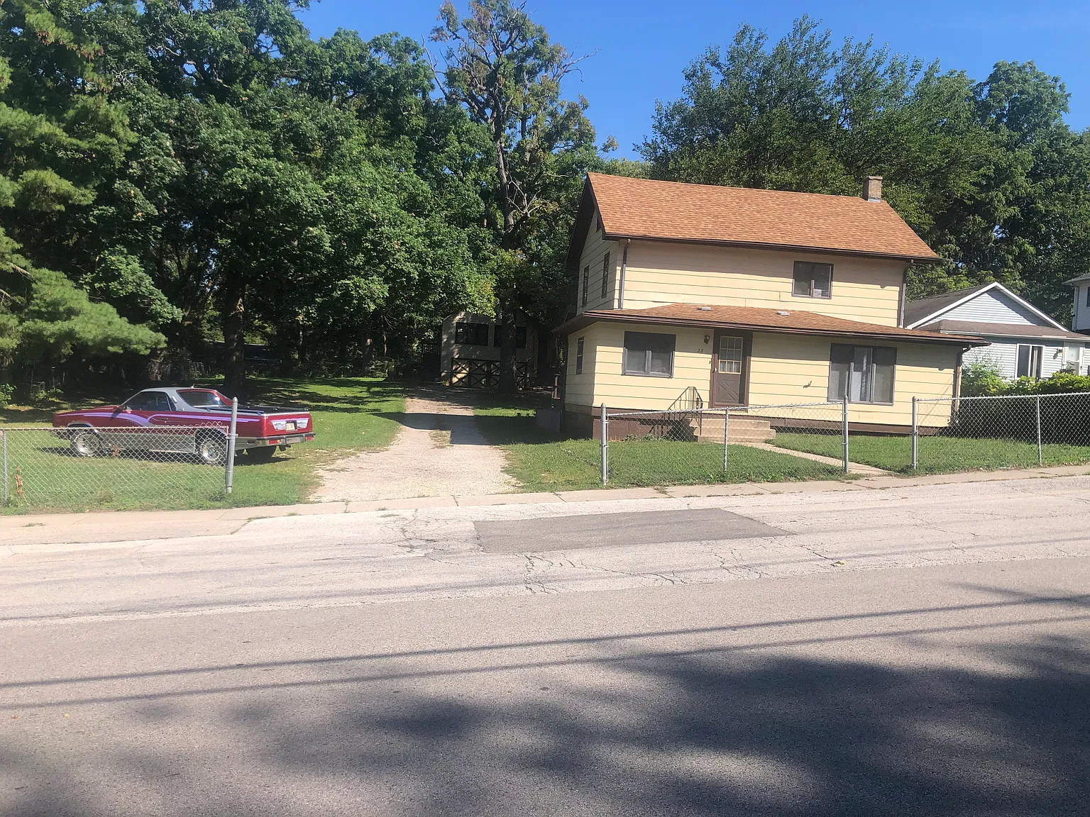 3 bed, 1.5 bath, 2000 sqft, $2,000 — Photo 1