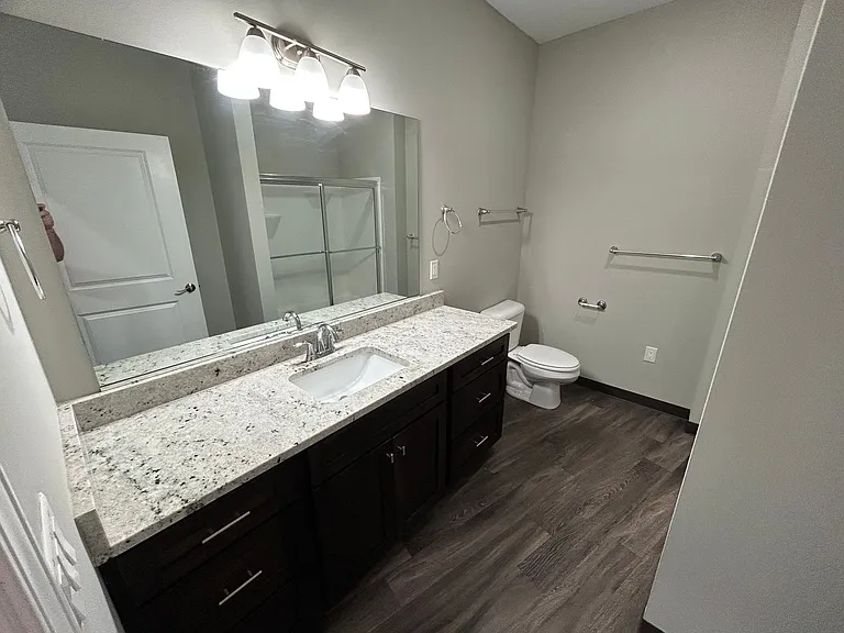 302 E Clark St — Photo 16