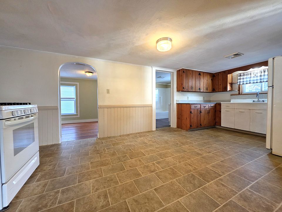 Spacious Eat-in Kitchen!