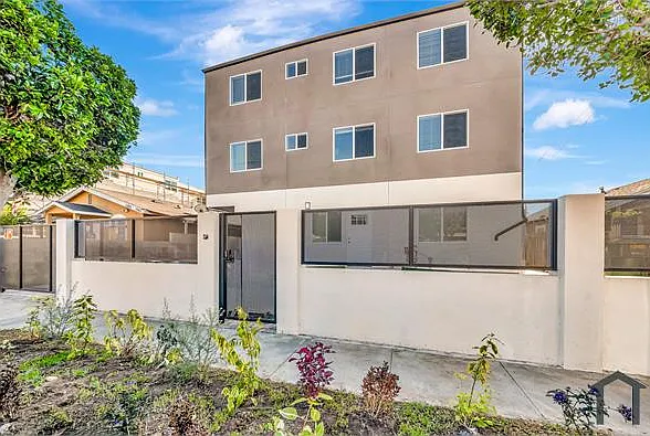 Studio, 500 sqft, $2,289 — Photo 4