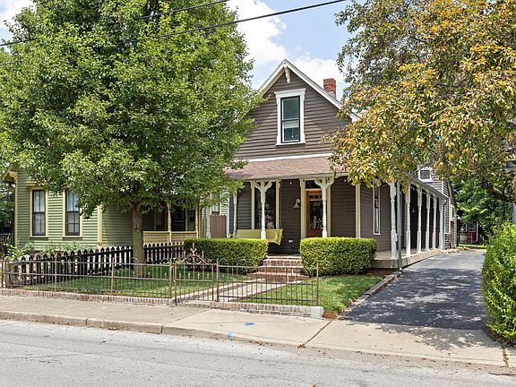 2nd image of 1114 E Saint Clair St