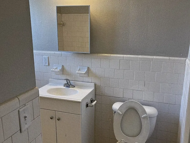 1079 Saint Clair St #6 — Photo 8