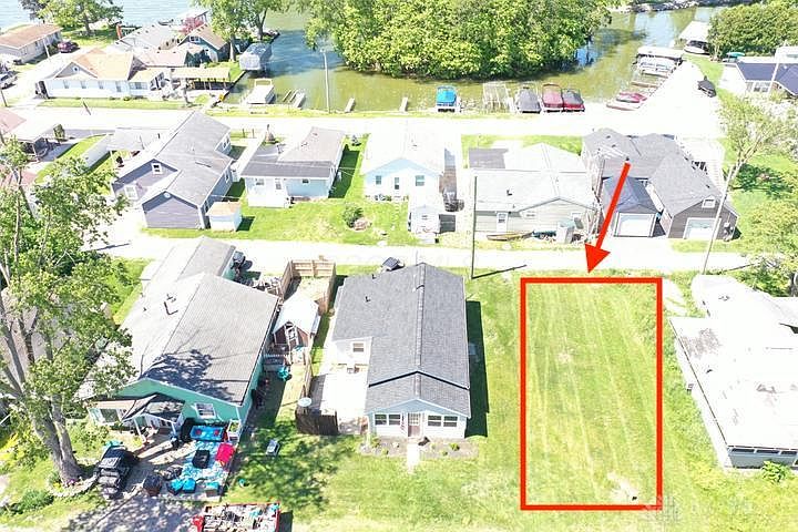 2nd image of 8952 Maple St