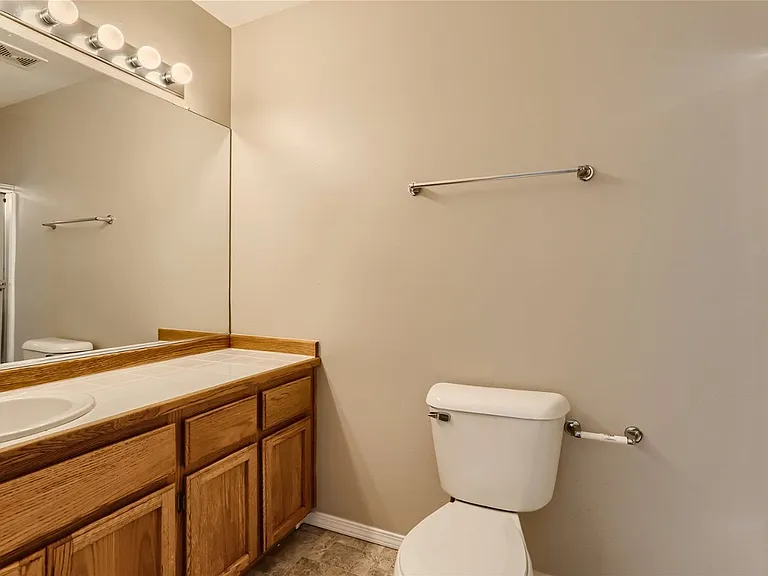 3133 NE 13th Pl — Photo 16