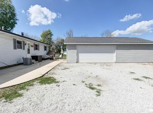 1905 W Vandeveer St, Taylorville, IL 62568