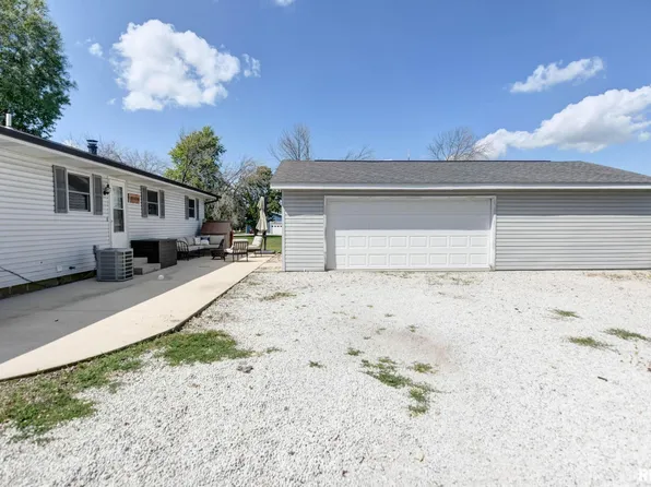 1905 W Vandeveer St, Taylorville, IL 62568