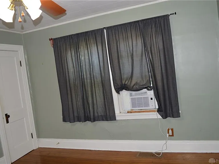 2752 Springmont Ave — Photo 16