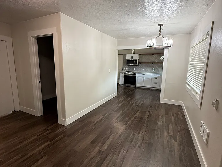 1215 Irving Rd — Photo 7