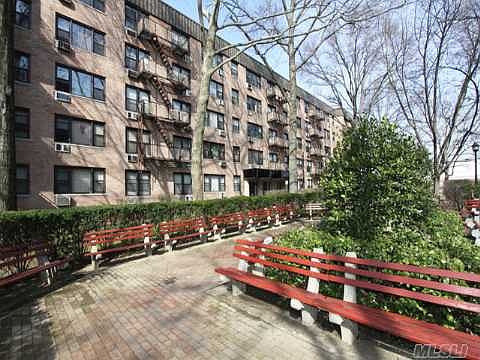 2nd image of 4 Birchwood Ct APT 2M