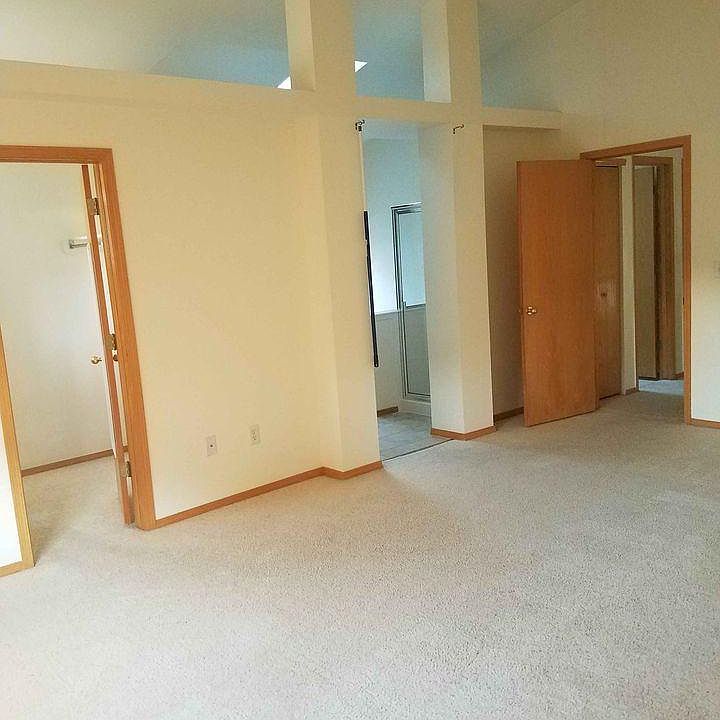 2nd image of 6834 Quincy Ave