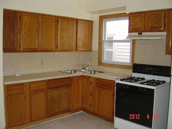 5th image of 2140 N Narragansett Ave