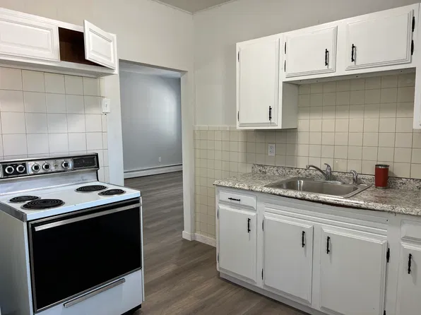 672 N Main St APT 1, Woonsocket, RI 02895