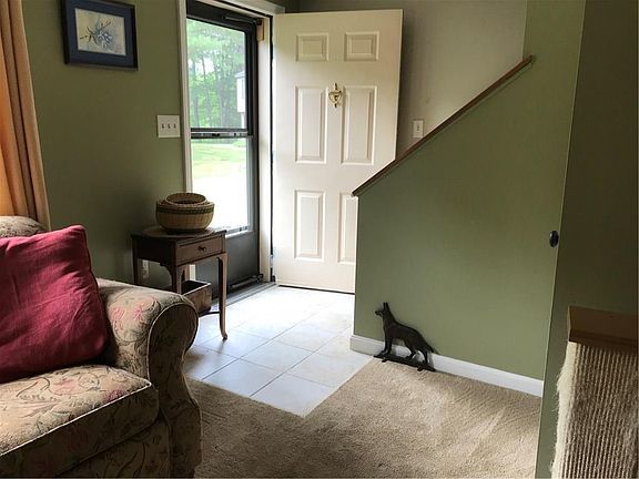 4th image of 10 Oak Dale Drive #10