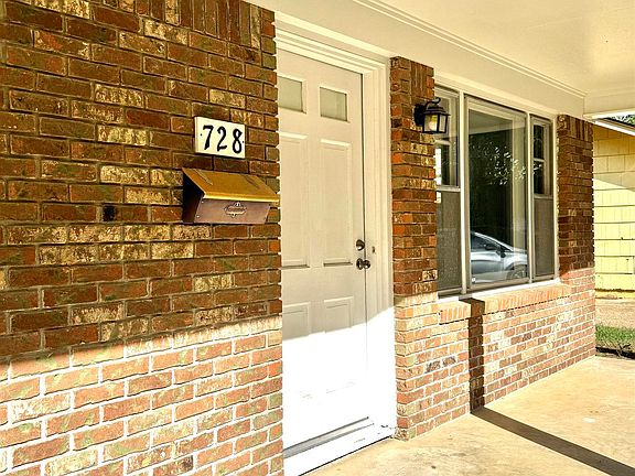 4th image of 728 Lucas Ln