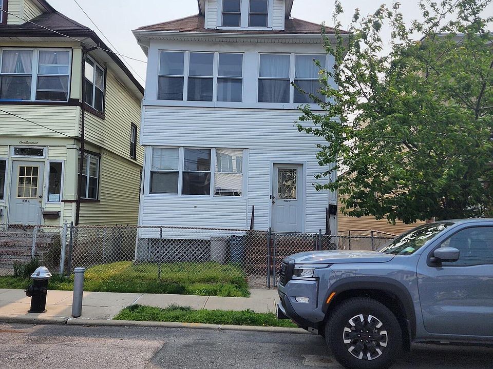 2nd image of 98 Dubois Ave