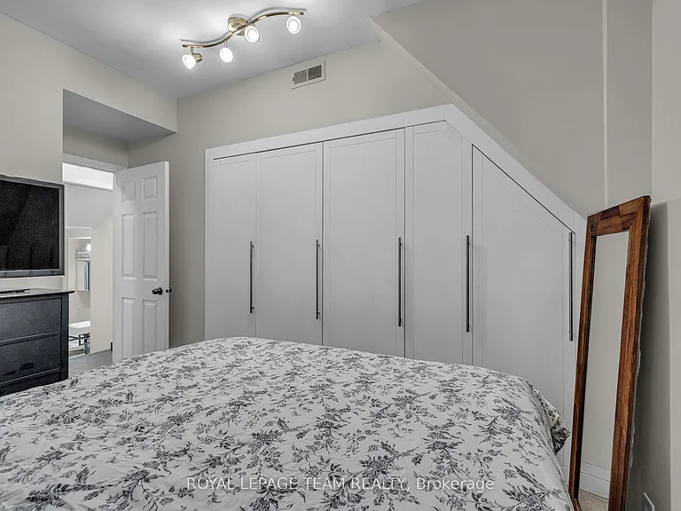 513 King Edward Ave #1 — Photo 17