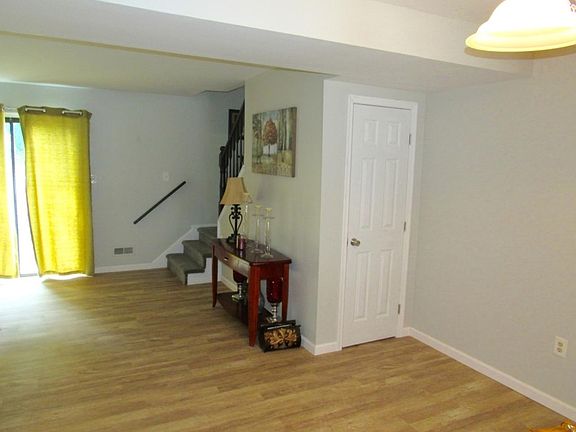 4th image of 35 Stephanie Dr