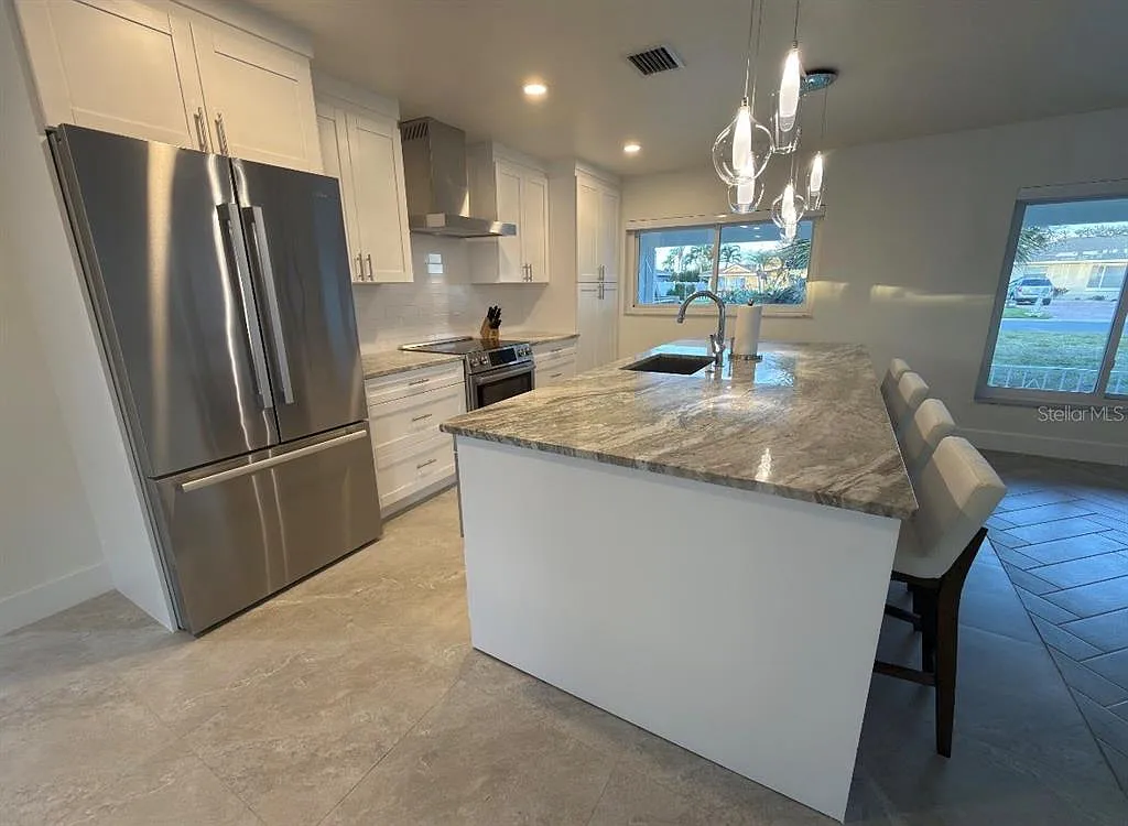 3 bed, 2.0 bath, 1867 sqft, $6,000 — Photo 4