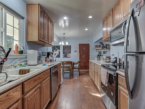 5th image of 509 Discovery St