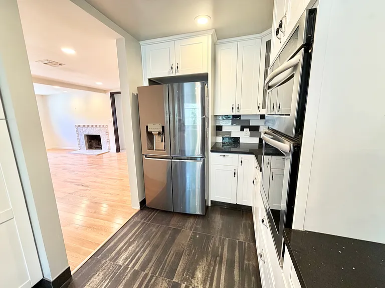 3774 La Crescenta Ave — Photo 14