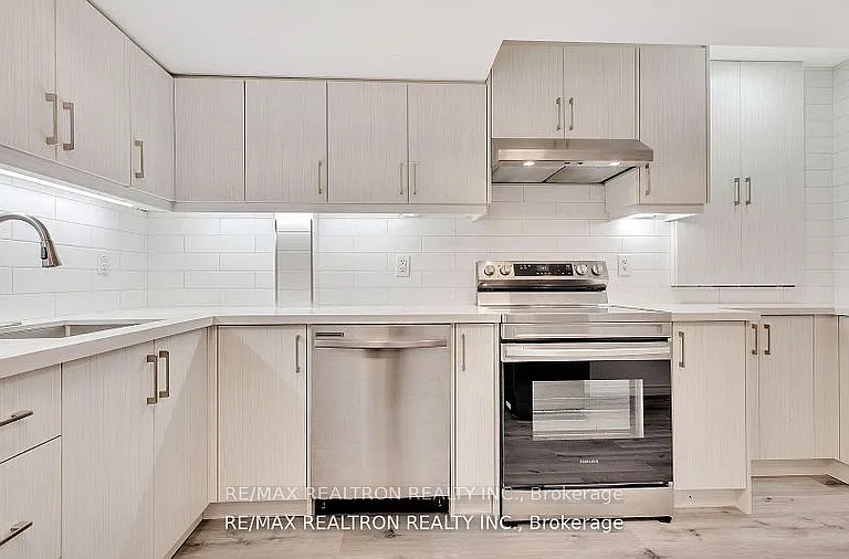 4 Oceanpearl Cres — Photo 17