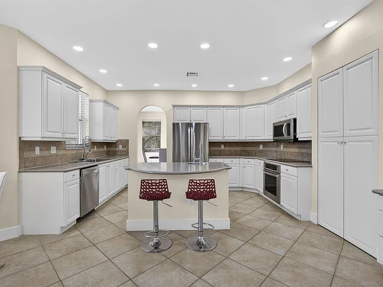 1724 Annandale Cir — Photo 28