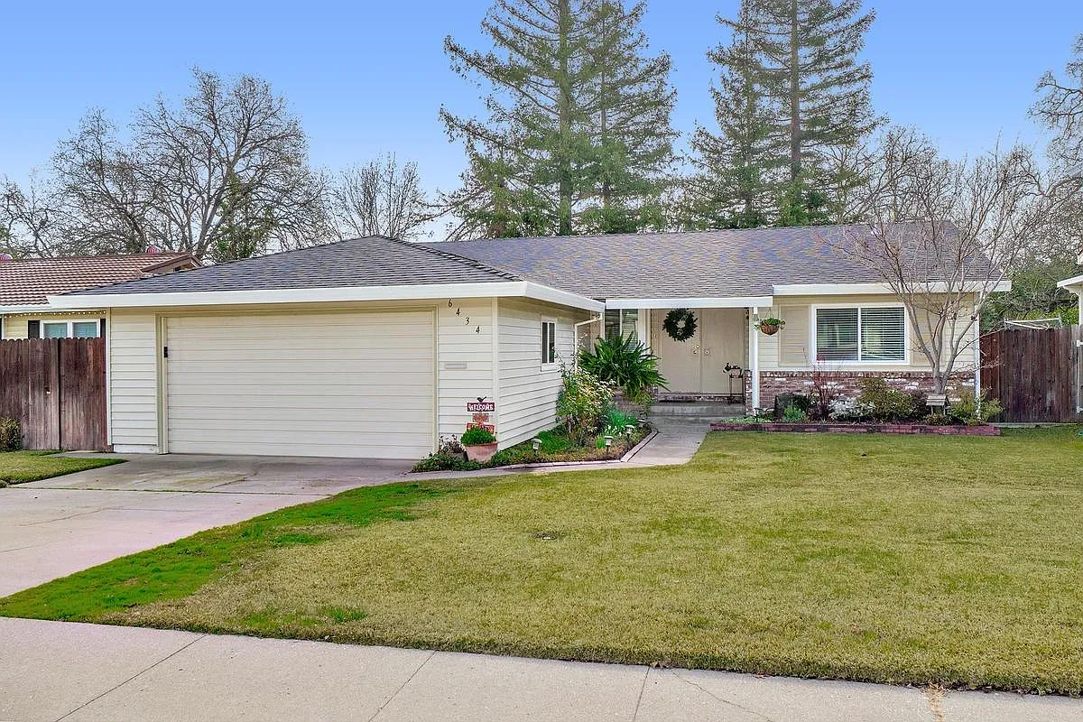 6434 Woodhills Way photo 1