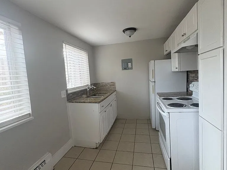 1475 Macon St — Photo 9