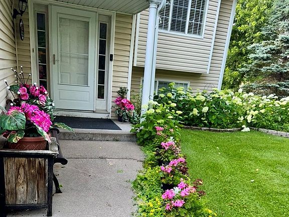 5th image of 13413 Riverview Dr NW