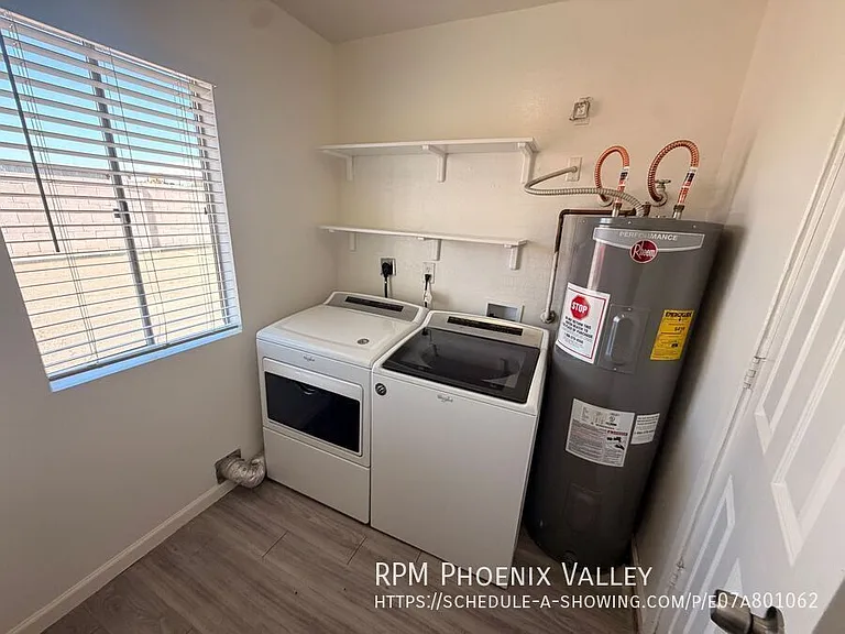 Glendale Groves — Photo 12