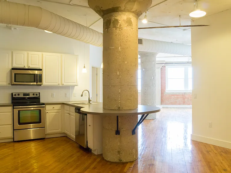 1409 S Lamar St — Photo 13