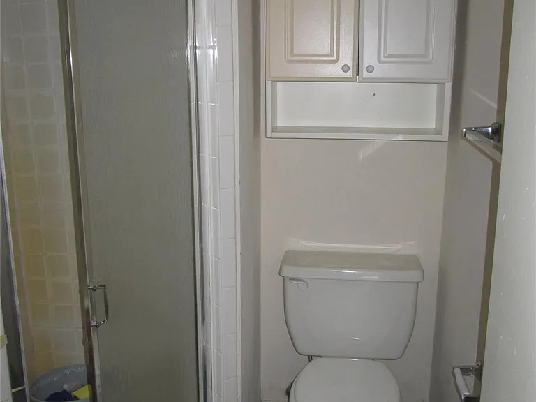 10806 Lynbrook Dr #B — Photo 33