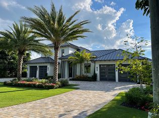 630 Banyan Cir, Naples, FL 34102