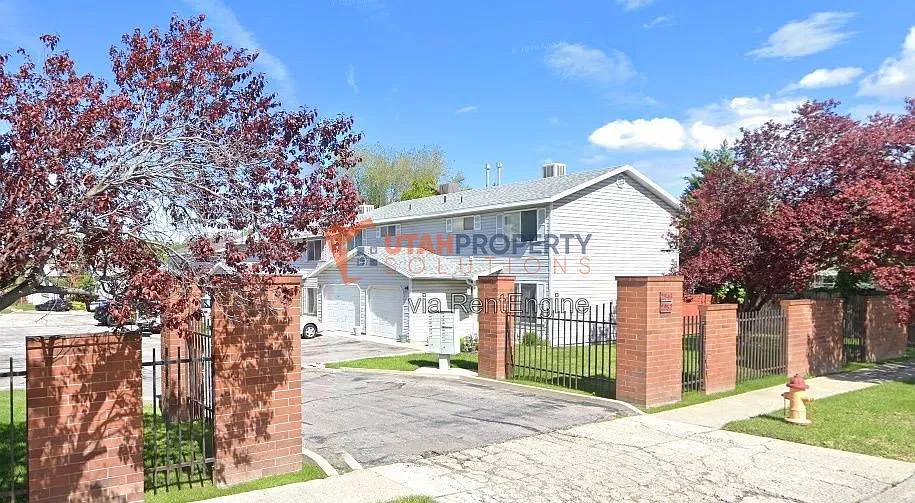 3 bed, 1.5 bath, 1098 sqft, $2,195 — Photo 1