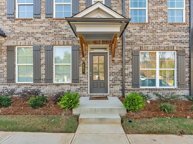 465 Collins Industrial Way — Photo 1