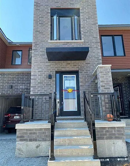 135 Turnberry Ln — Photo 1