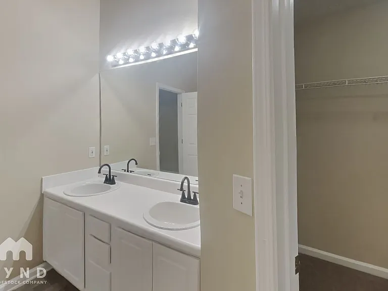 8256 Wynfield Dr — Photo 9