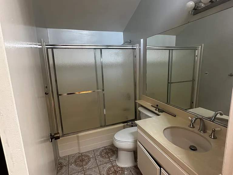 557 E Verdugo Ave #J — Photo 15