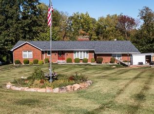 1 Hill Castle Ln, Columbia, IL 62236
