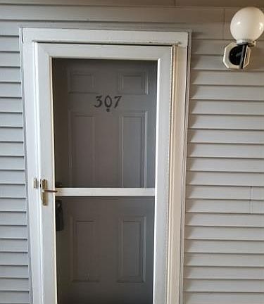 4th image of 307 Stratford Pl