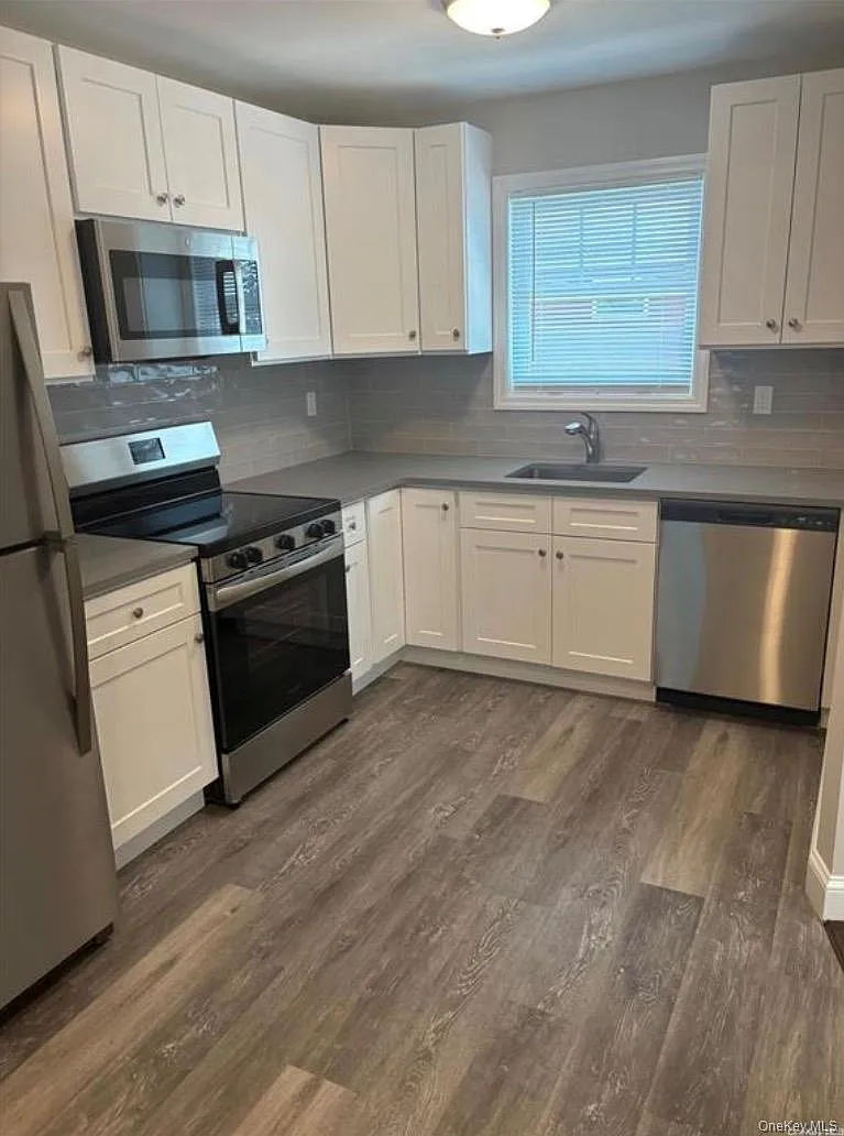 3 bed, 1.0 bath, 1200 sqft, $3,200 — Photo 4