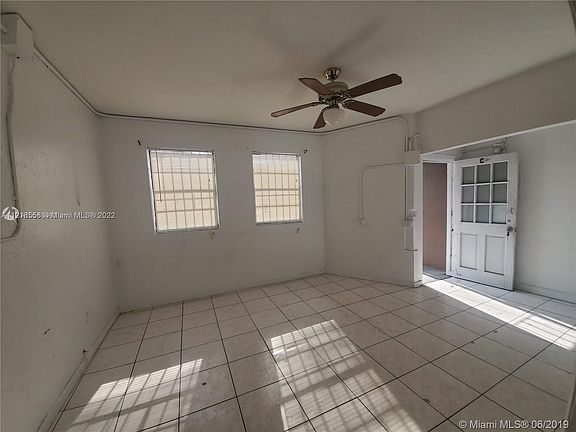 4th image of 4419 NW 17th Ave #C