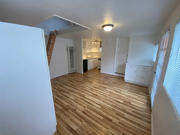246 Locust St — Photo 4