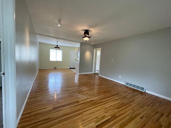 4th image of 3040 E Fort Union Blvd